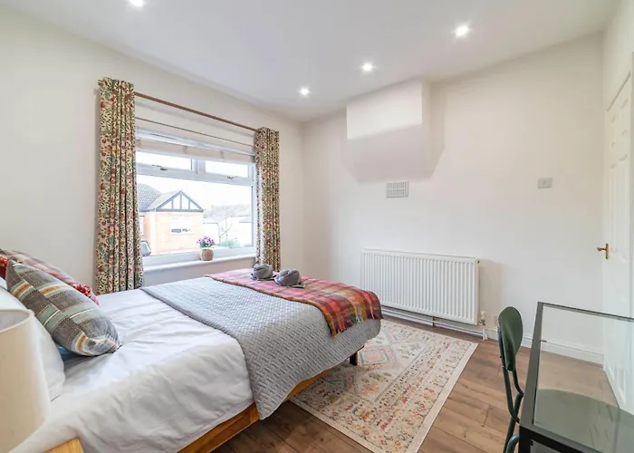 Dom wakacyjny Beautiful Three Bedroom House - Escape