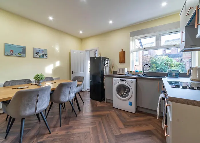 Beautiful Three Bedroom House - Escape * Manchester