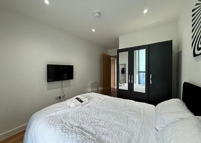 2br Waterfront Retreat Mcr Apartmán