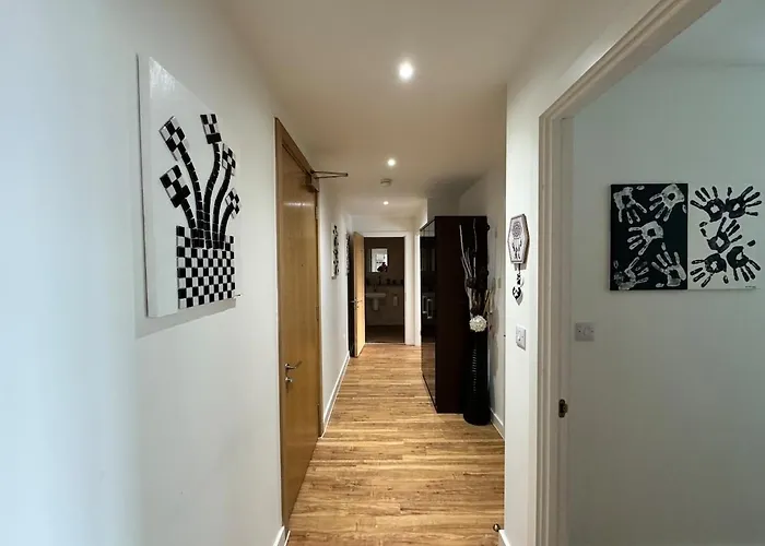 2br Waterfront Retreat Mcr Manchester