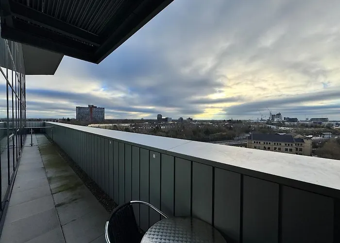 2br Waterfront Retreat Mcr Apartmán