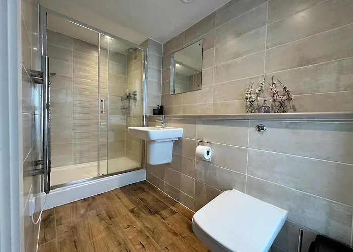 2br Waterfront Retreat Mcr *