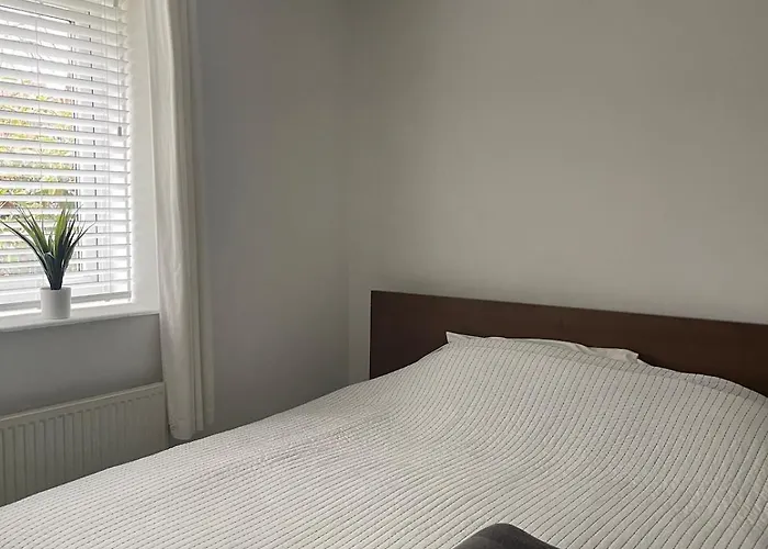 Centre Inc Parking * Манчестер