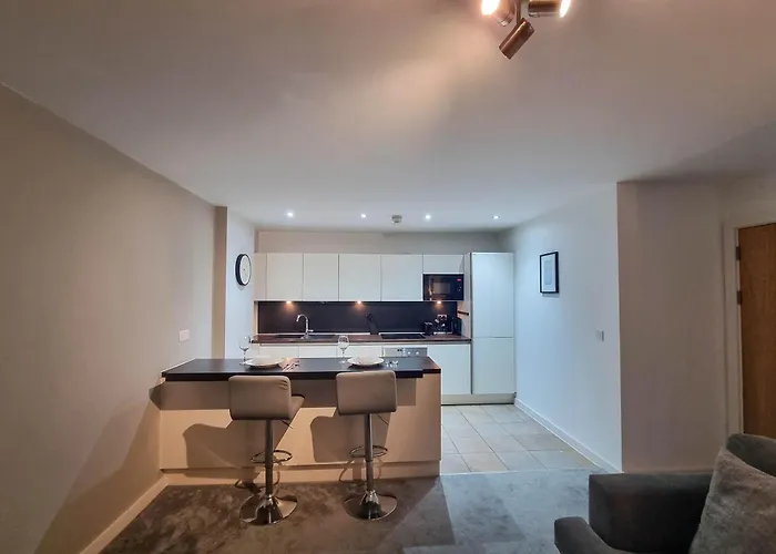 Canal Side Flat By Superhost דירה