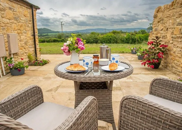 The Cart Shed - Romantic Hideaway With A View!