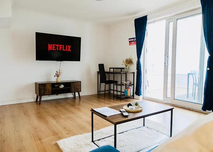 度假居 Cozy 3-bed Retreat Near Airport Ideal For Families & Groups 曼彻斯特