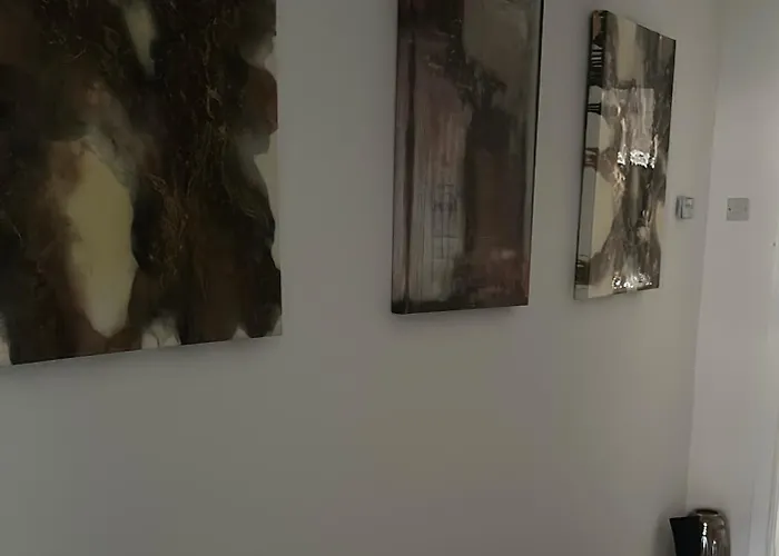 5 Bedroom Luxury Townhouse Near Centre, Sleep 16 דירה *