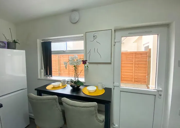 5 Bedroom Luxury Townhouse Near Centre, Sleep 16