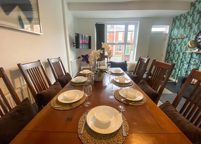 דירה 5 Bedroom Luxury Townhouse Near Centre, Sleep 16 מנצ'סטר