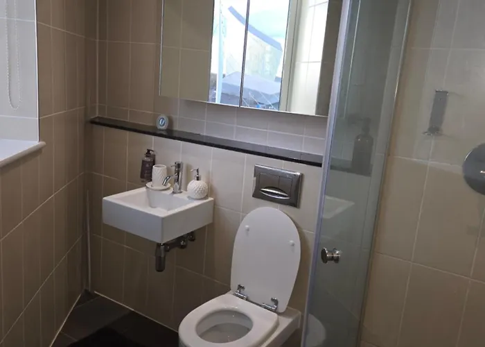 Homestay Lovely One Private Bedroom In Shared 2 Bedroom Manchester