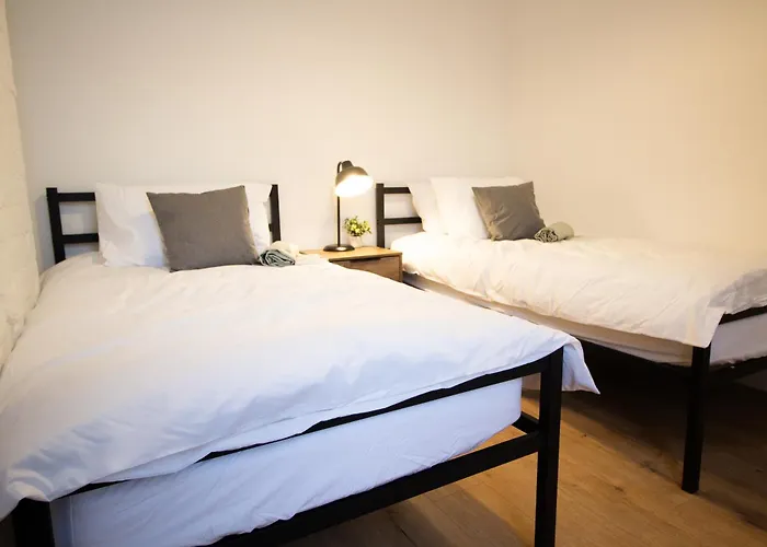 Stylish Cosy 4-bed Home, Sleeps Up To 10 With Large Sofa Bed, Near Royal Infirmary & Universities, Free Parking & Ultra-fast Wifi Manchester