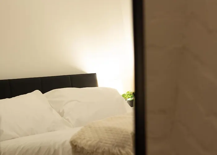 Stylish Cosy 4-bed Home, Sleeps Up To 10 With Large Sofa Bed, Near Royal Infirmary & Universities, Free Parking & Ultra-fast Wifi *