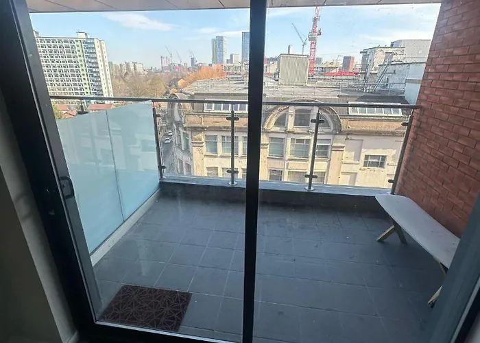 Adelphi Wharf By Beehosting Manchester