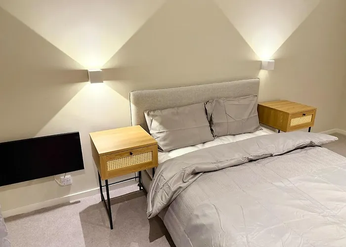 Elegant 2-bed 2-bath In With Balcony 아파트 맨체스터