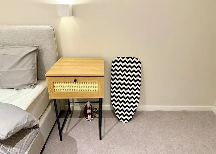 아파트 Elegant 2-bed 2-bath In With Balcony 맨체스터