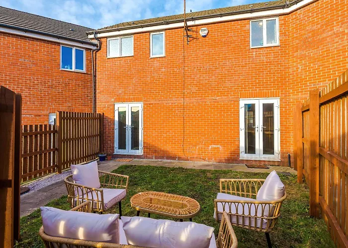 New!- Gorton Place By Greenstay Serviced - 4 Bed 3 Bath House In - Free Parking - Fast 250 Mbps Wi-fi - Ideal For Contractors, Business Travellers & Relocations - Close To Centre, Airport, Etihad Stadium - Long Wel *