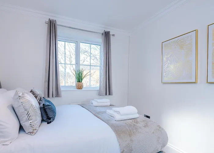 Ferienhaus New!- Gorton Place By Greenstay Serviced - 4 Bed 3 Bath House In - Free Parking - Fast 250 Mbps Wi-fi - Ideal For Contractors, Business Travellers & Relocations - Close To Centre, Airport, Etihad Stadium - Long Wel Manchester