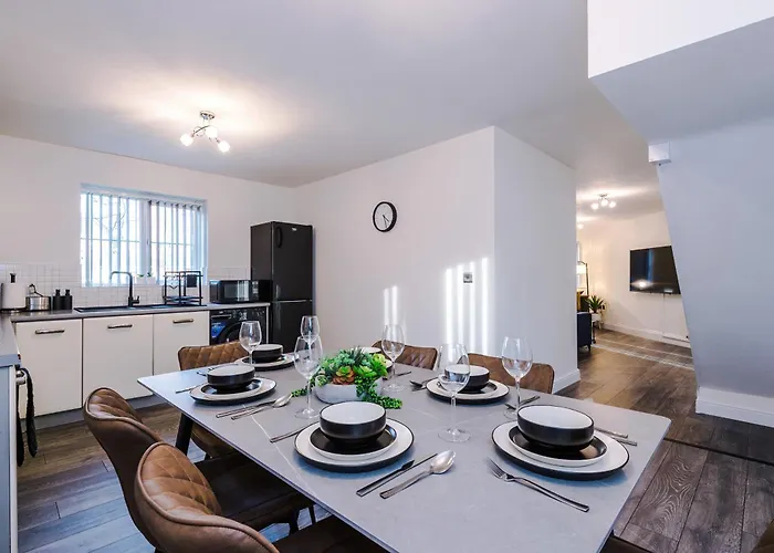 Ferienhaus New!- Gorton Place By Greenstay Serviced - 4 Bed 3 Bath House In - Free Parking - Fast 250 Mbps Wi-fi - Ideal For Contractors, Business Travellers & Relocations - Close To Centre, Airport, Etihad Stadium - Long Wel