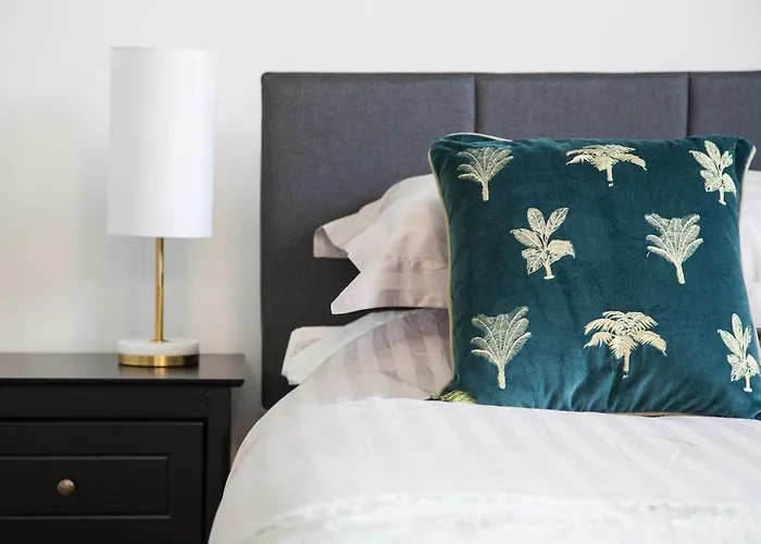 Victorian Elegance At Kingscliffe, Sleeps 17 Manchester