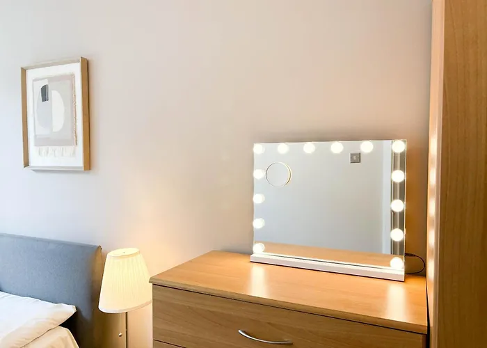 Modern & Premium 2br 2ba Center דירה *