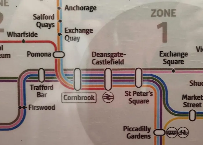 Penthouse-like With & Waterfront Views In Old Trafford With 500mbps Internet And Netflix *