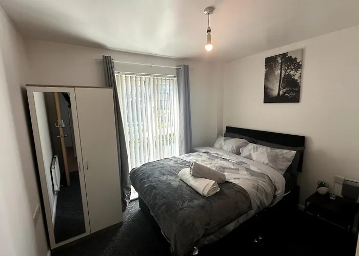 Inside City, Modern & Luxurious 2 Bed Apartment, Entire Unit * Manchester