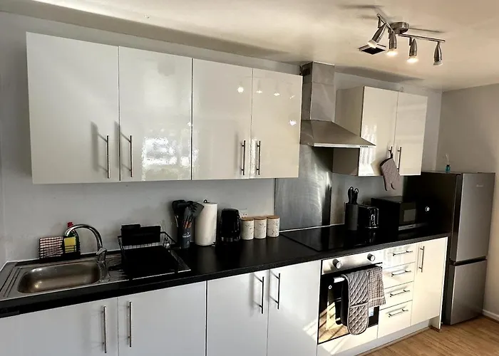 Inside City, Modern & Luxurious 2 Bed Apartment, Entire Unit Manchester