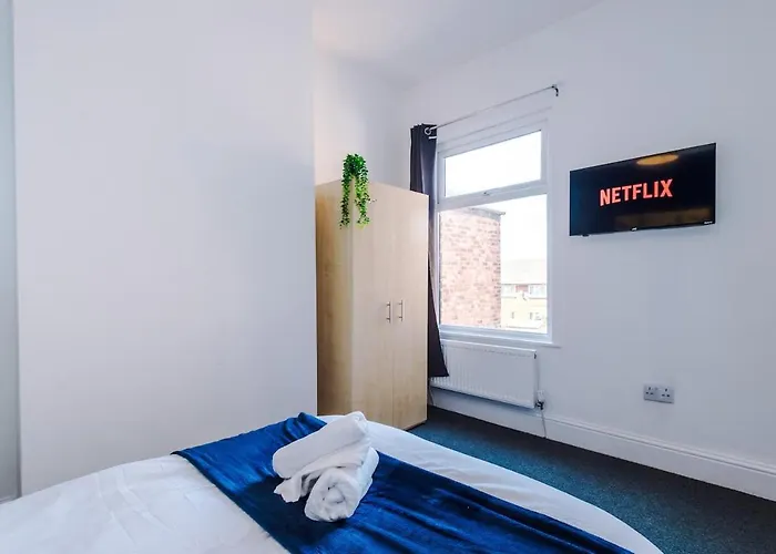 Tatil Evi New Large 4 Bedroom House, Sleeps 9, Games Room, Free Parking, Ps4 Manchester