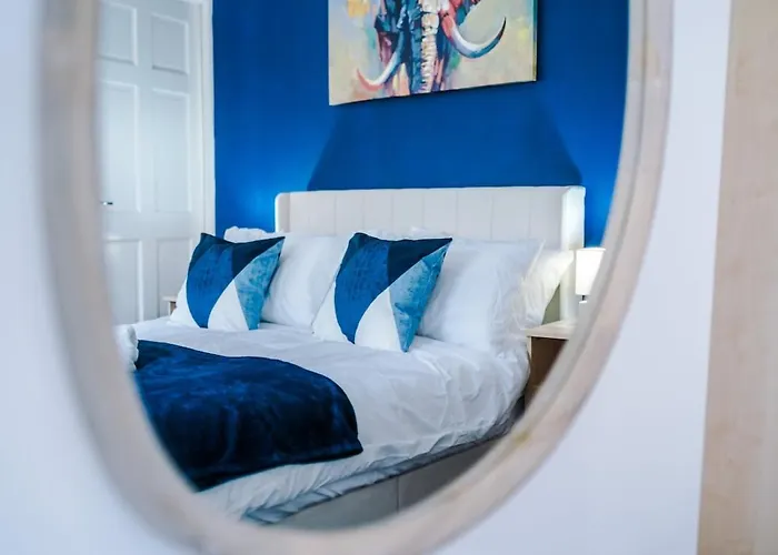 Tatil Evi New Large 4 Bedroom House, Sleeps 9, Games Room, Free Parking, Ps4 Manchester