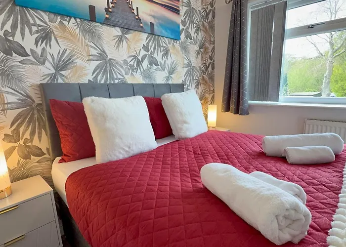 Contractor Stays, Fast Wifi, Free Parking, Work شقة