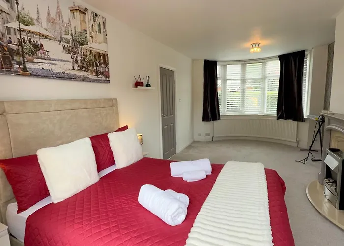 Contractor Stays, Fast Wifi, Free Parking, Work شقة