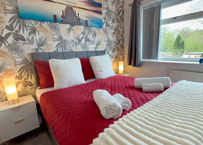 Contractor Stays, Fast Wifi, Free Parking, Work شقة