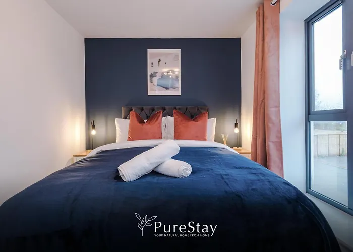 Дом отдыха Spacious 5-bedroom Contractor House Sleeps 7 With Parking By Purestay Манчестер