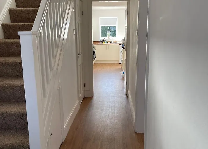 Spacious 3 Bed With Driveway Дом отдыха Манчестер