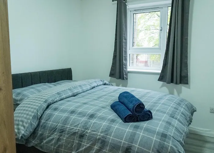 Apartmán Stunning Modern 2 Bed Flat, With Parking, Near Town *