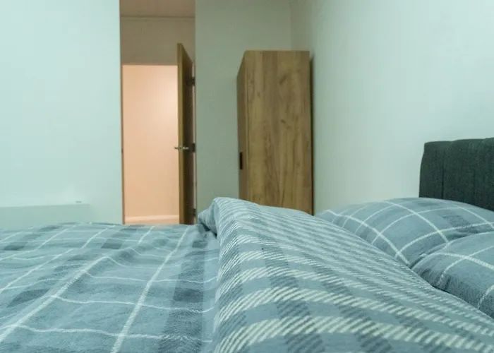 Apartmán Stunning Modern 2 Bed Flat, With Parking, Near Town *