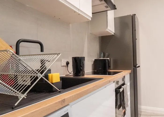 Apartmán Stunning Modern 2 Bed Flat, With Parking, Near Town *