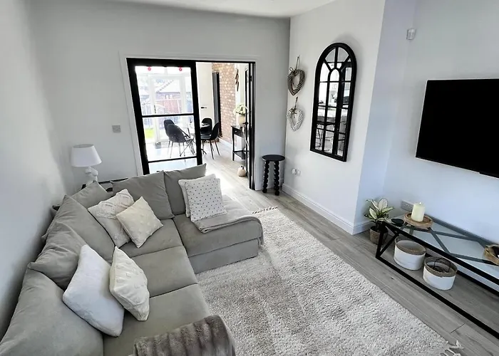 Spacious, Cosy & Stylish 3 Bed In Salford, Near Trafford Park - Free Parking Dom wakacyjny