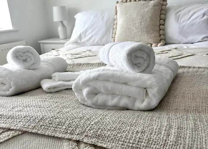 Spacious, Cosy & Stylish 3 Bed In Salford, Near Trafford Park - Free Parking