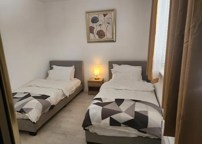 My -2 Bed House-free Parking Mánchester