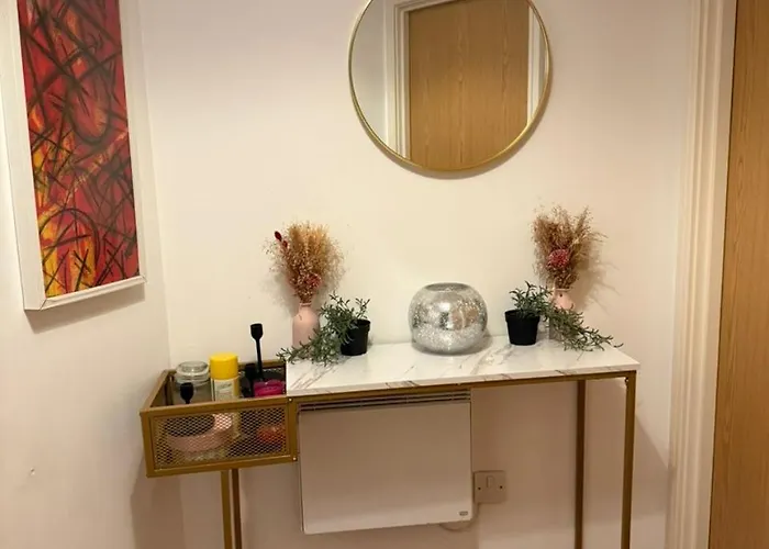 Cozy In A Shared Flat By Etihad And Coop Live Arena Манчестер