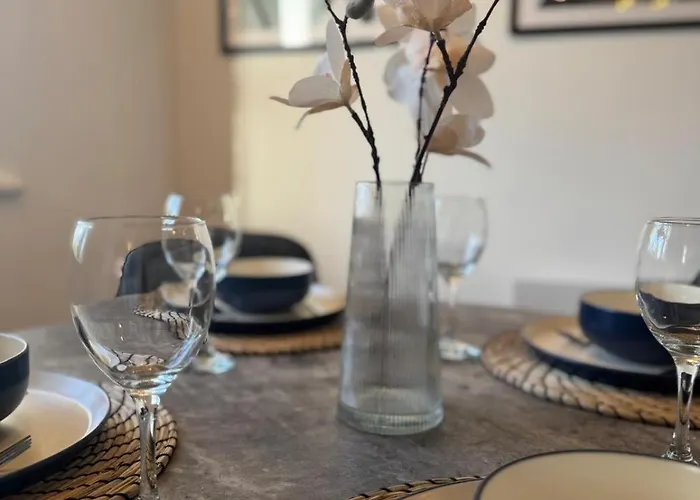 2 Bedroom Near Etihad Stadium *