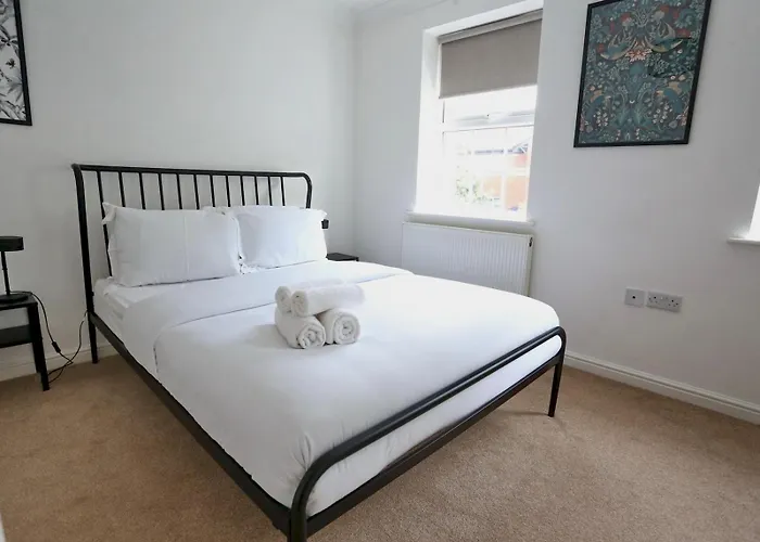 Spacious 3-Bed City Home-Ao Arena, Northern Qtr - Pass The Keys