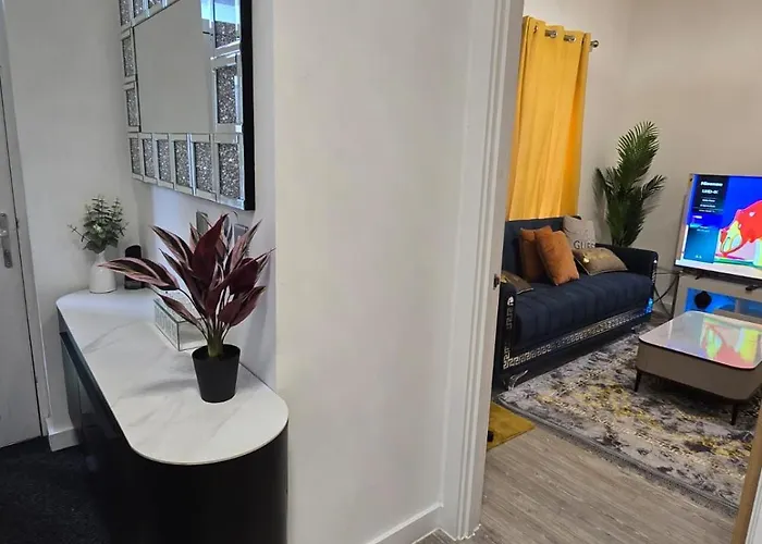 Villa Mega7 Spacious 2bedroom Apartment, 2 Bathrooms, Balcony And Free Parking *