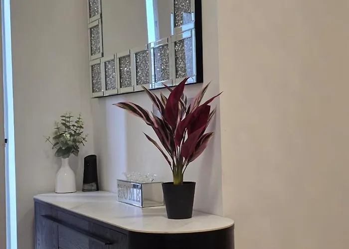 Mega7 Spacious 2bedroom Apartment, 2 Bathrooms, Balcony And Free Parking Villa *