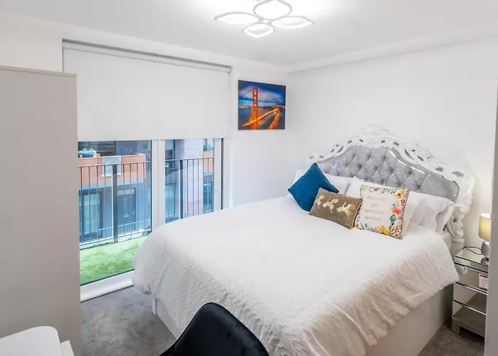 Mega7 Spacious 2bedroom Apartment, 2 Bathrooms, Balcony And Free Parking Villa *