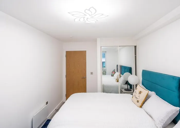 Mega7 Spacious 2bedroom Apartment, 2 Bathrooms, Balcony And Free Parking