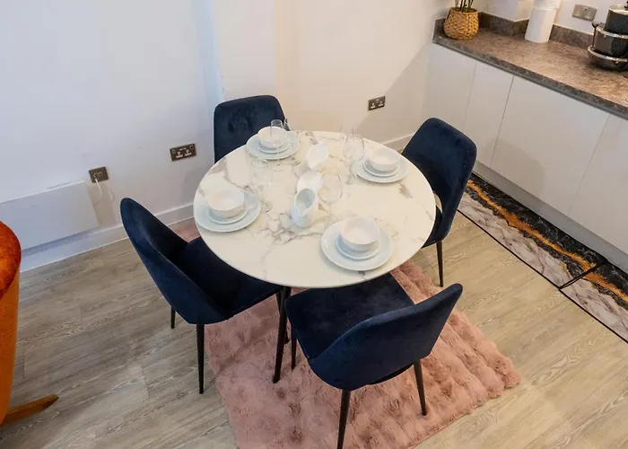 Villa Mega7 Spacious 2bedroom Apartment, 2 Bathrooms, Balcony And Free Parking Manchester