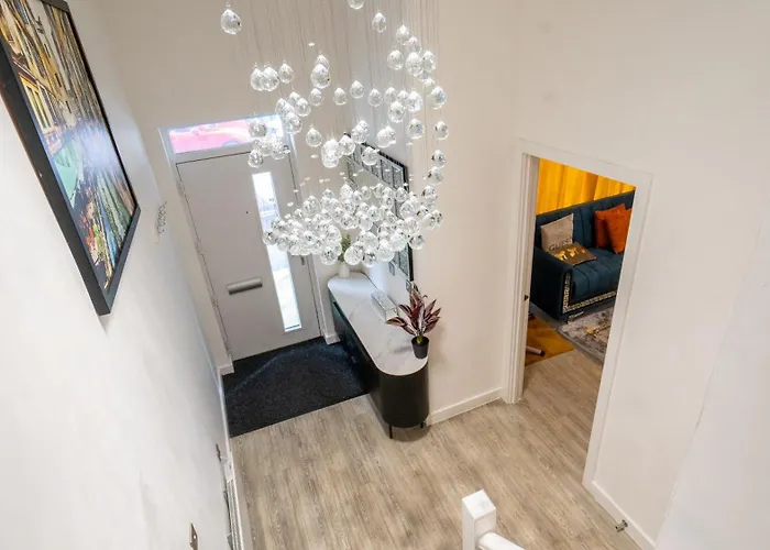 Mega7 Spacious 2bedroom Apartment, 2 Bathrooms, Balcony And Free Parking *