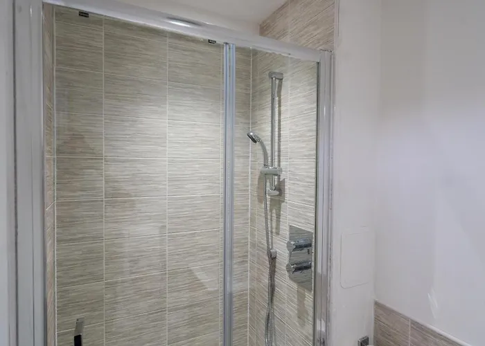 Villa Mega7 Spacious 2bedroom Apartment, 2 Bathrooms, Balcony And Free Parking Manchester